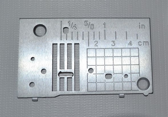 Игольная пластина veritas. Игольная пластина Тойота 354. Разметка на игольной пластине. Нарисовать игольную пластину с указанием. Швейная машина "Сomfort" 16.